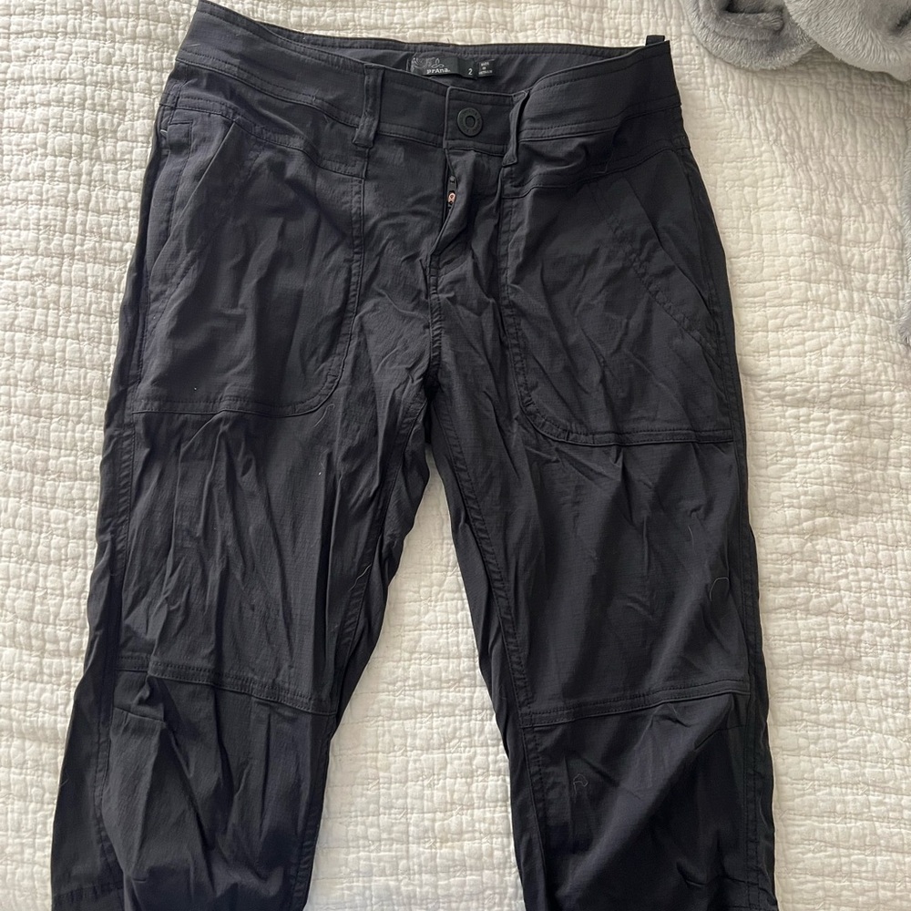 Prana Women’s black Cargo capris/below knee shorts